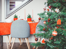 Лайфхаки новогоднего стола: как выбрать хороший зеленый горошек, крабовые палочки и колбасу