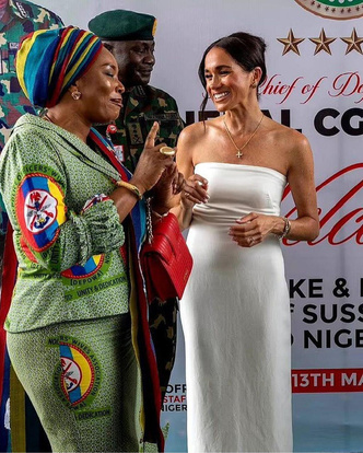 Модный тур: все наряды Меган Маркл в Нигерии