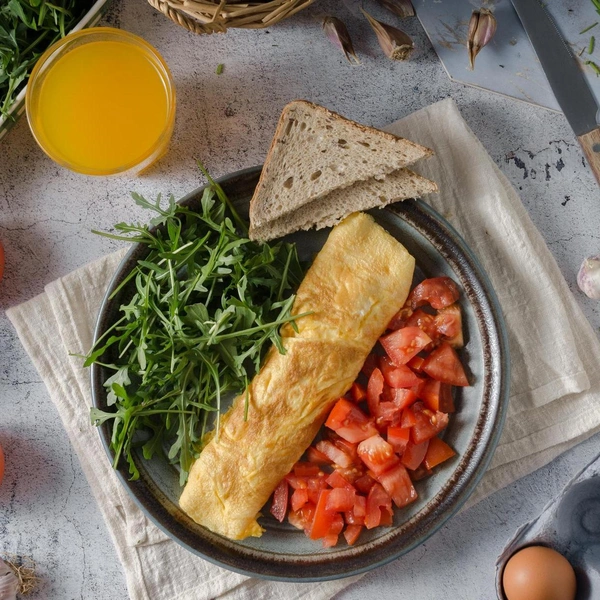 Французский омлет по рецепту шеф-повараНеизменная классика, полезная для здоровья. Рецепт от шефа Келли Скотт точно не оставит вас равнодушным.Полный рецепт французского омлета по рецепту шеф-повара читайте по ссылке.