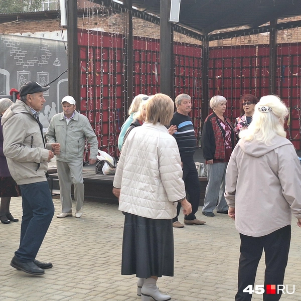 Последняя в этом году дискотека пройдет в сквере в следующую субботу 27 сентября | Источник: Александр Лисихин /45.ru