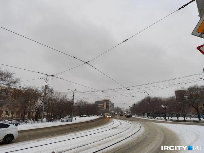 Удивительная картина была на съезде с Глазковского моста. А знаете почему? Потому что все пробки остались на левом берегу Ангары! | Источник: Алина Ринчино / IRCITY.RU