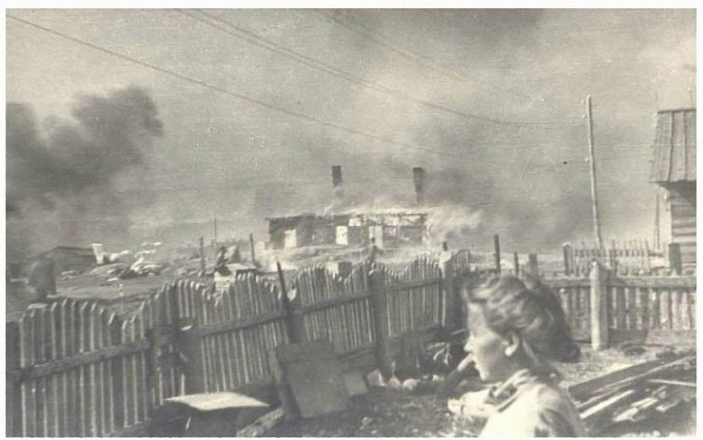 После воздушного налета, 1942 г. | Источник: Автор неизвестен
