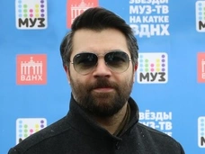Жасмин и Алексей Чумаков попробовали блины на «Масленице с «МУЗ-ТВ»
