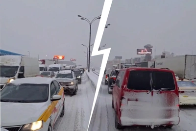 Фуры заняли 4 полосы: МКАД парализован снегопадом