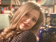 «Продуктивно!»: Лиза Арзамасова разминается перед телеком с малышом на руках