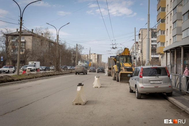 В некоторых местах рабочие уже закрыли полосы | Источник: Владислав Лоншаков / E1.RU