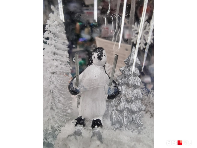 Охраняет елочки | Источник: Роман Данилкин / 63.RU