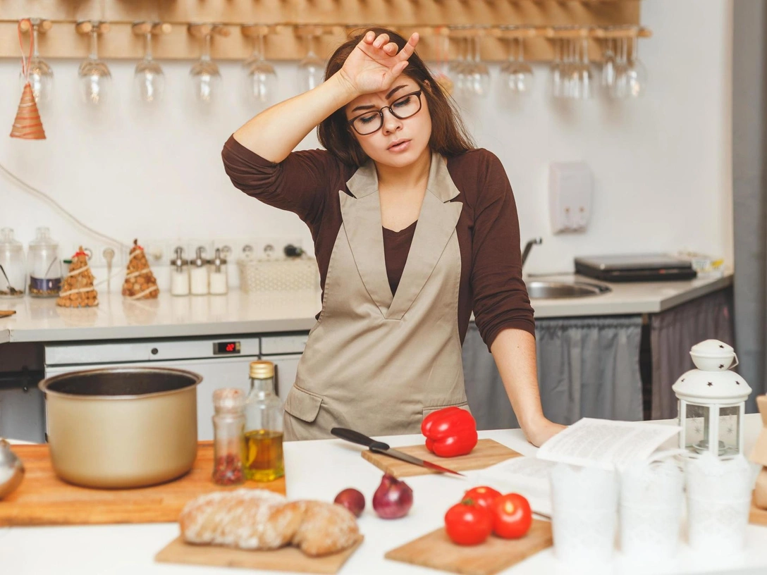 Купить и выбросить: 15 кулинарных ошибок, из-за которых еда портится быстрее | marieclaire.ru