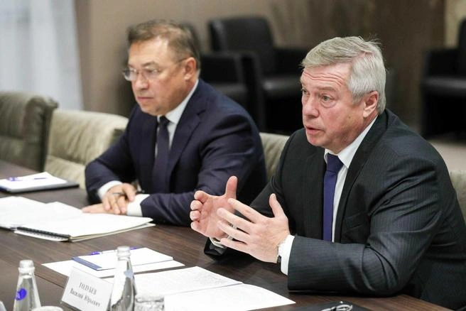 В сентябре 2023-го Голубев подписал распоряжение о назначении Гончарова своим советником. Тогда отмечалось, что эту должность он будет занимать на общественных началах&nbsp;— на период полномочий губернатора | Источник: пресс-служба правительства Ростовской области