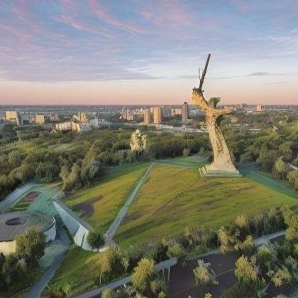 Родина-мать в фантазиях ИИ успела бы почернеть и слегка обуглиться | Источник: @kid_kid / TikTok