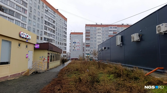 Ряды павильонов в Северо-Чемском микрорайоне | Источник: Стас Соколов/NGS.RU 