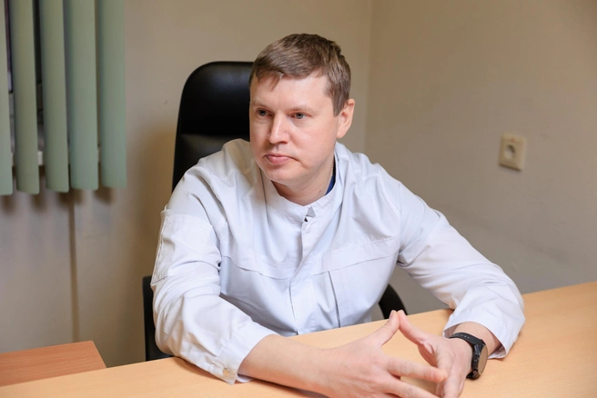 Один из ведущих специалистов центра проктологии «РЖД-Медицина», врач-колопроктолог и онколог Александр Геннадьевич Пономарев | Источник: Денис Полуэктов