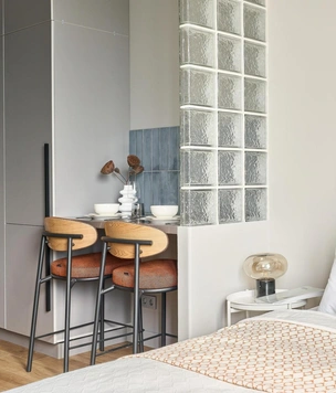 Стеклоблоки и морская гамма: квартира 22 м² в Москве