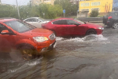 В Тюмени перекрыли улицу 30 лет Победы из-за затопления