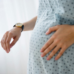 Скоро роды: какими вопросами озадачиться будущей маме, выбирая роддом