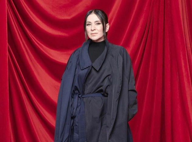 Мама Демны открыла показ Balenciaga, а муж в образе невесты — закрыл