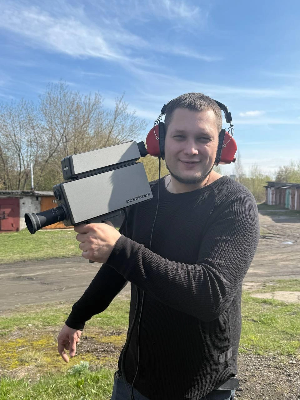 Никита мечтает освоить профессиональную видеосъемку | Источник: krava_nakormit_public / Vk.com