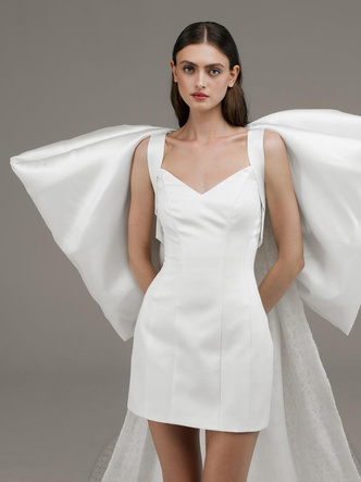 35 самых модных нарядов для невест в 2024 году — от «платьев принцесс» до мини и корсетов