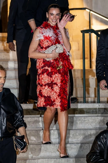 Лук Дуа Липы для показа Chanel | marieclaire.ru