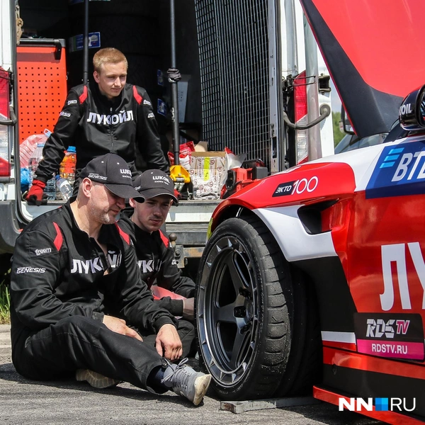 Механики LUKOIL Racing Drift Team | Источник: Наталья Бурухина / NN.RU