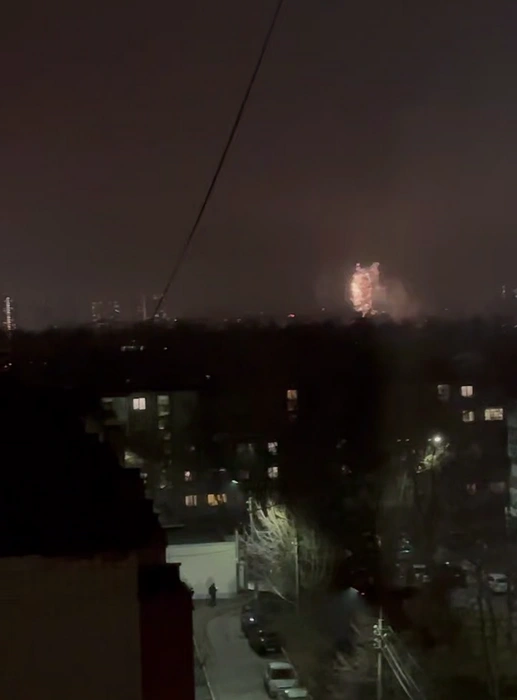 На фото — запуск салюта, который никак не связан с ПВО | Источник: «Подслушано в Туле» / Telegram