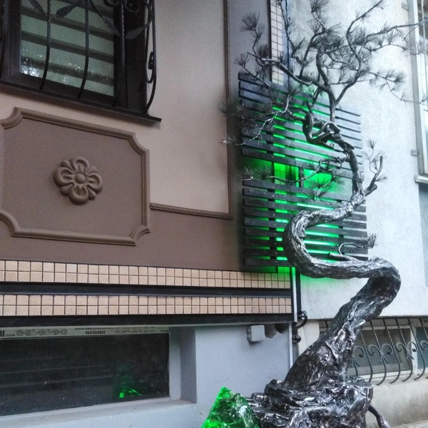 Владимир любит делать скульптуры, сочетая разные материалы | Источник: личный архив Владимира Кашина