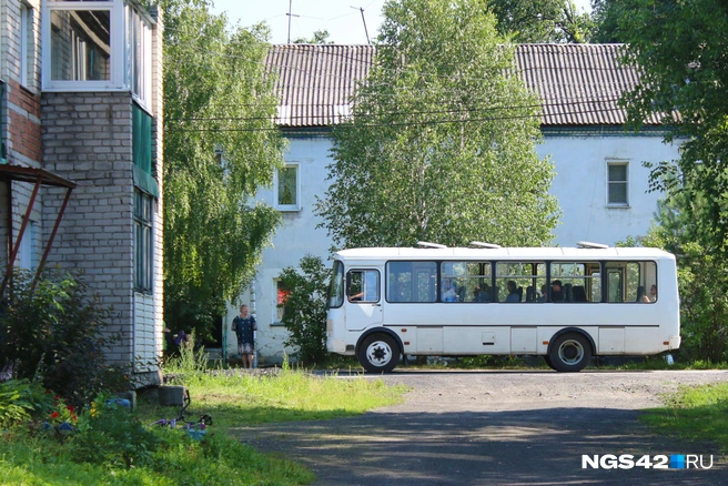 Автобус № 158 выполняет три рейса утром и сколько же — во второй половине дня | Источник: Игорь Епифанцев / NGS42.RU