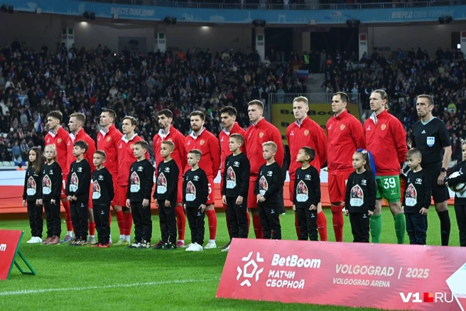 Минуты до старта матча… | Источник: Владислав Головня / V1.RU