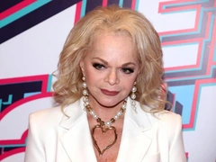 Откуда у матери-одиночки Полины Лурье средства на покупку квартиры Долиной за 112 млн рублей