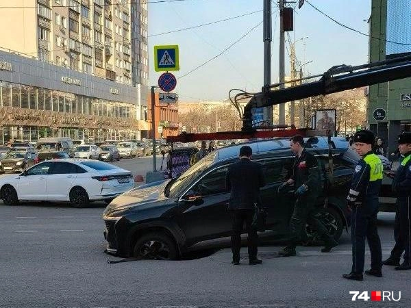 Редкий случай, когда появление эвакуатора скорее порадовало автовладельца | Источник: читатель 74.RU