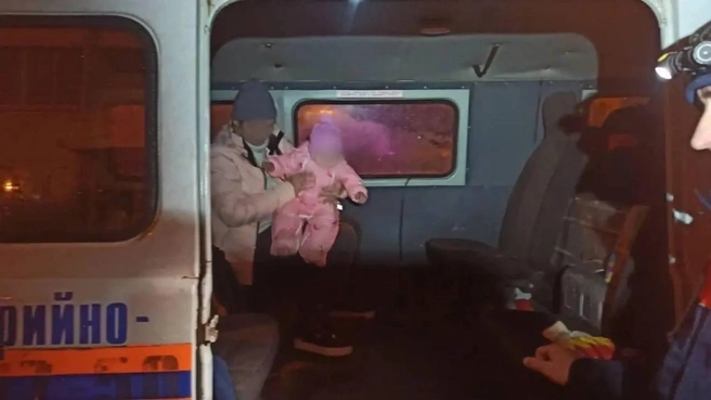 Людей доставили домой на внедорожнике спасателей | Источник: Кубань-СПАС