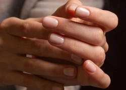 5 идей маникюра на короткую длину ногтей, которые выглядят дорого