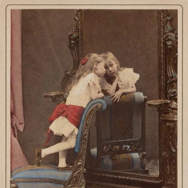 А.&nbsp;Карелин. Детский портрет у зеркала. 1880-е гг. Из собрания НГИАМЗ | Источник: РОСФОТО