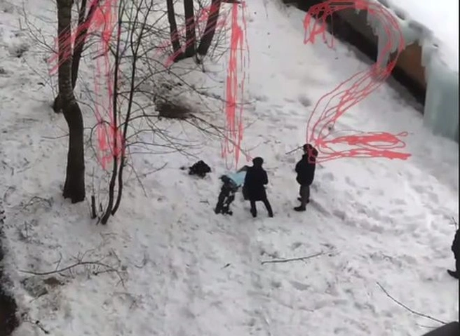 В Подольске трое рабочих сорвались с крыши дома, двое из них погибли | 62.ru