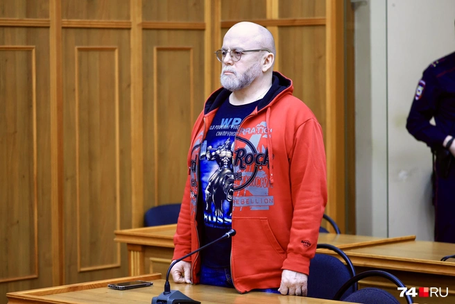 Поэтому в суд он пришел самостоятельно  | Источник: Михаил Шилкин