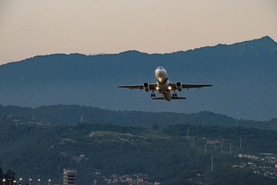 Сочинский аэропорт устраняет задержки после ночной атаки дронов