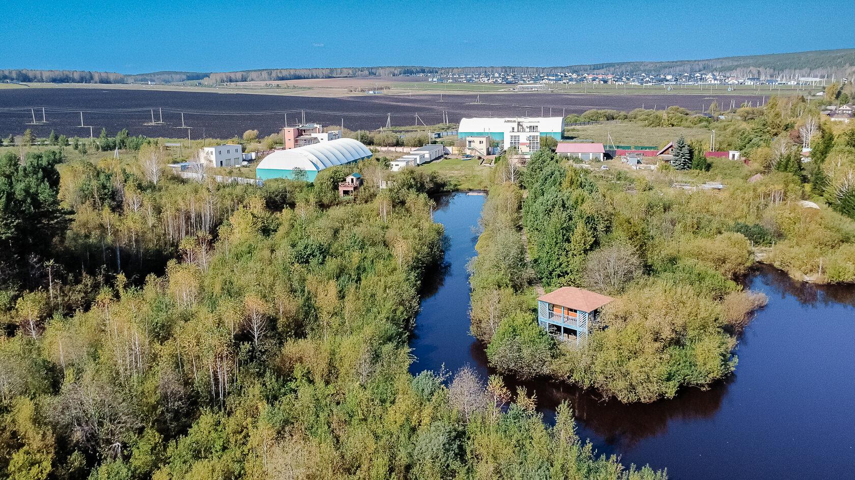 На Урале продают имение с личной конюшней. За сколько можно стать владельцем поместья
