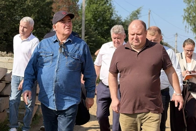 Сергей Ситников проверил стройку дома-интерната в Кологриве