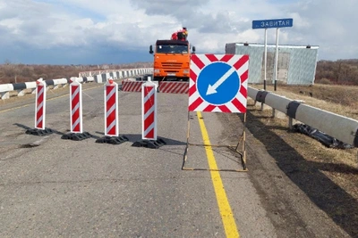 В Михайловском округе начали ремонтировать мост через Завитую