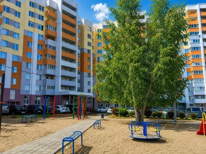 Для прогулок предусмотрены мощеные дорожки, по которым удобно ездить с коляской | Источник: ГК Корпорация МАЯК