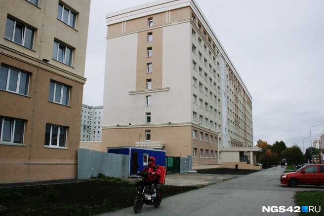 В этих корпусах уже живут, но за ремонт пока не расплатились | Источник: Татьяна Ирискина / NGS42.RU