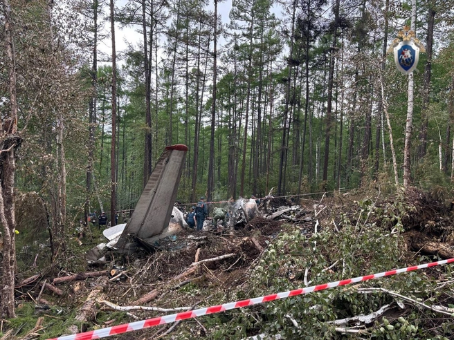 Из-под обломков АН-24 в Приамурье извлекли тела погибших | Источник: Восточное межрегиональное СУТ СК России / T.me