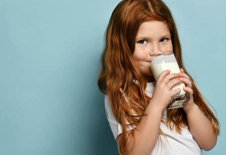 С какого возраста ребенку можно пить молоко