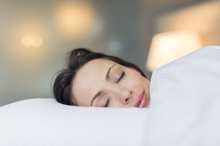 Мокрая подушка: почему текут слюни во время сна