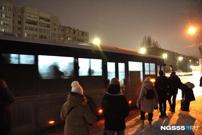 Вскоре на некоторых маршрутах появится более вместительный транспорт  | Источник: Евгений Софийчук / NGS55.RU