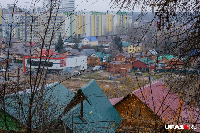 Рядом большой частный сектор | Источник: Булат Салихов / UFA1.RU
