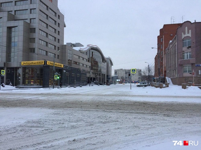 А вот другим улицам повезло гораздо меньше | Источник: читатель 74.RU