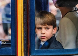Маленький бунтарь: как принц Луи зевал и веселил маму на Trooping the Colour
