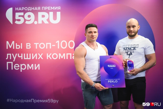 Парни из фитнес-клуба PEKLO решили показать свои мышцы | Источник: Андрей Чунтомов