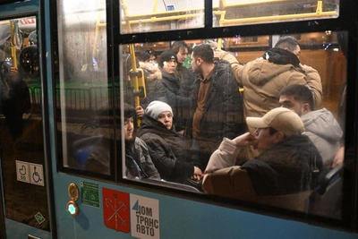 За перцовый газ в автобусе суд запретил выезд из Петербурга